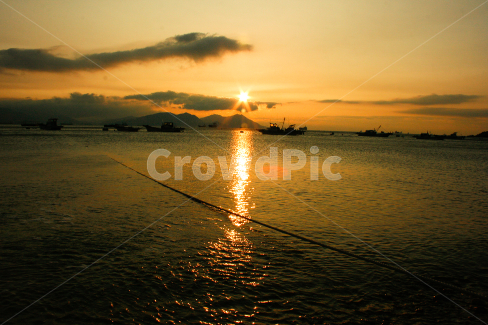 바다,일출,배,바닷가,해,어선,붉은노을,구름,해변,sunrise
