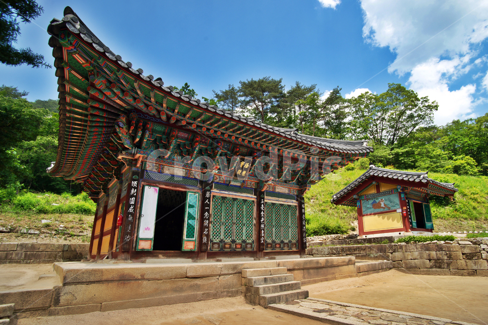 청평사,오봉산,법당,춘천,아미타불,본존,고건축,불교사찰,축대,돌계단,극락보전,한국전통,한국문화,korean traditional,korean culture,종교,신앙,religion,belief,faith,건축물,건물외관,exterior,building,structure,architecture,construction