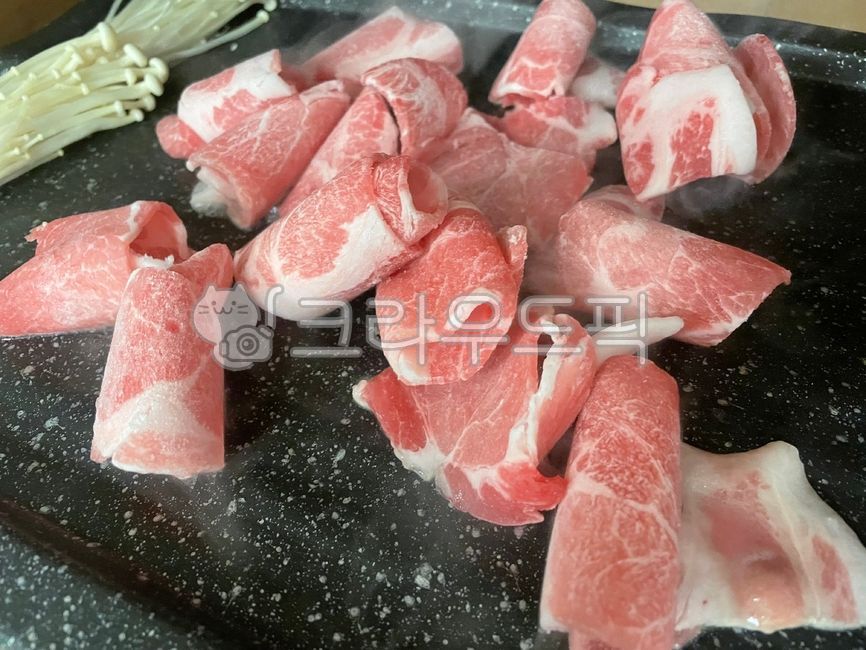 음식,food,대패,대패삼겹살,고기,돼지고기,대패목살,목살,삼겹살,냉동삼겹살,구이,버섯