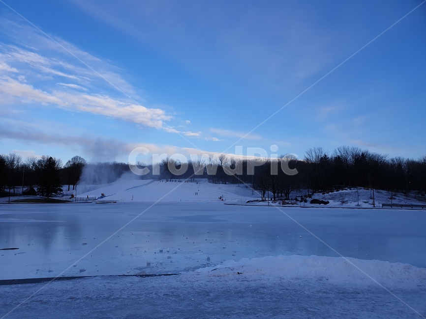 스케이트,겨울,아이스링크,skate,skating,winter,clear,sky,맑은,오전,morning,ice,rink,빙판,하늘,겨울,계절,winter,season,자연,풍경,nature,landscape,tree,나무,plant,식물,fir,전나무,outdoors,옥외