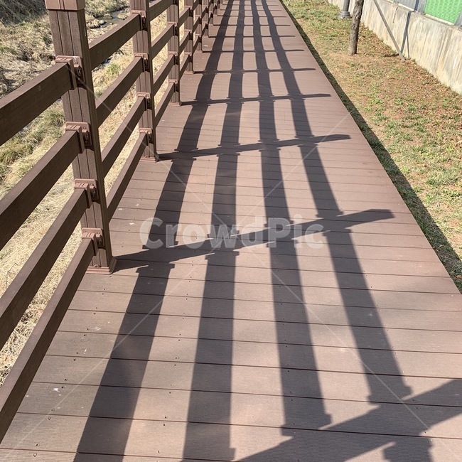railing,난간,path,통로,handrail,울타리,산책로,그림자