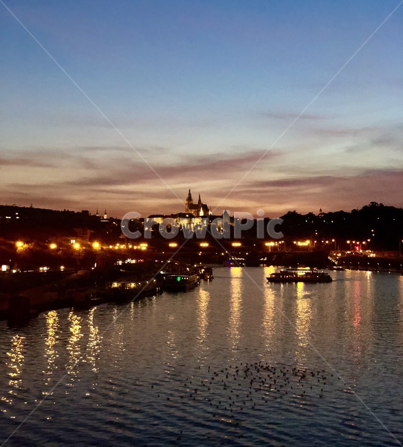 유럽,europe,풍경,야경,강,밤,불빛,전망,보트,물,water,waterfront,워터프론트,nightview,야경,밤,풍경,nightscape,night,landscape