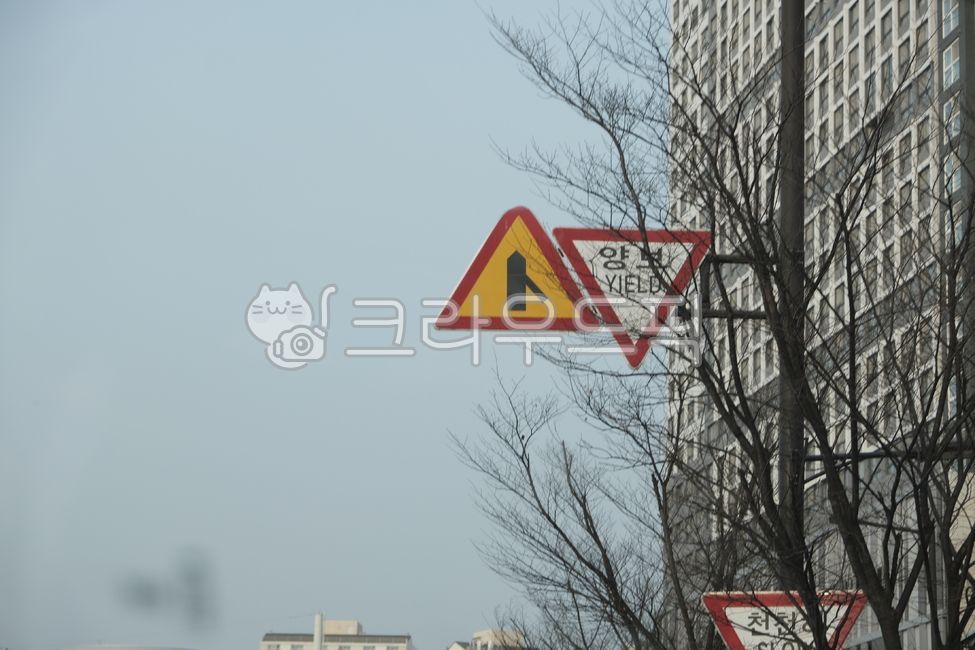 symbol,Bus stop crosswalk sign,Right confluence road,crackdown sign,speed limit,concession,road sign,roadsign,Traffic Light,traffic sign,trafficlight
