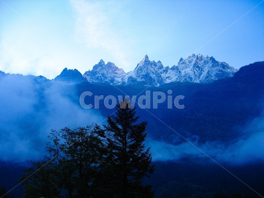프랑스,샤모니,몽블랑,애귀디미디,눈,산,눈덮인산,추움,france,chamonix,montblanc,aiguilledumidi,snow,mountain,snowmountain,cold,자연,풍경,nature,landscape,해외,외국,세계,foreign,oversea,world,세계자연풍경,해외자연풍경,외국자연풍경,world nature landscape,outdoors,옥외,mountain range,산맥,tree,나무,plant,식물,fir,전나무,abies,아비,peak,피크