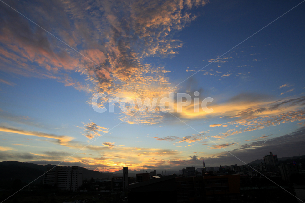 하늘,구름,노을,해넘이,가을,sky,cloud,자연,풍경,nature,landscape,outdoors,옥외,dusk,황혼,sunset,일몰,dawn,새벽,red sky,붉은 하늘,sunlight,햇빛