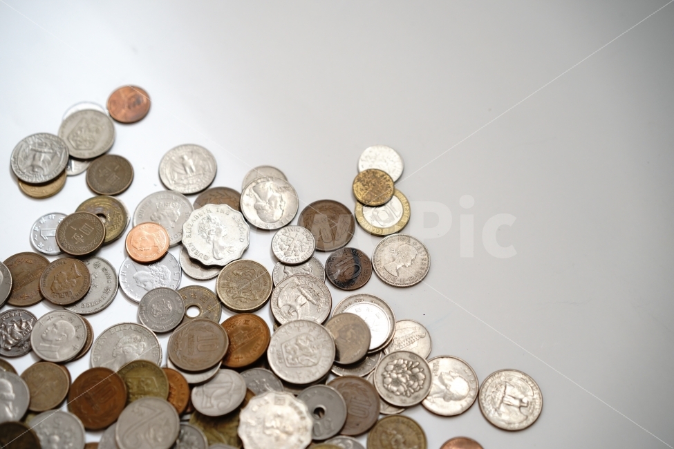 	동전,코인,외화,돈,머니,잔돈,돈뭉치,금융,외국돈,다양성,수집,금융,돈,finance,banking,money,누끼,remove background
