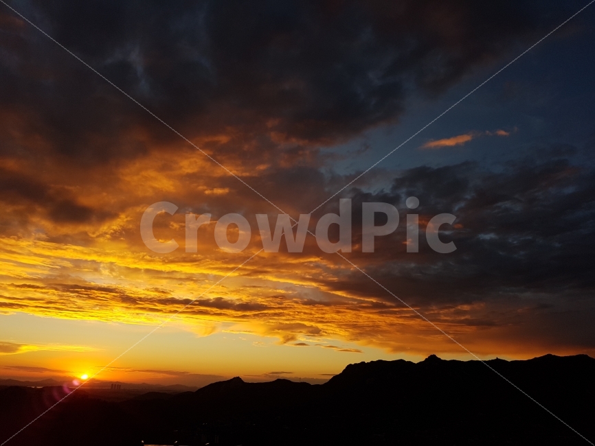 일몰,석양,구름,서울의하늘,풍경,자연,풍경,nature,landscape,outdoors,옥외,sky,하늘,red sky,붉은 하늘,dusk,황혼,dawn,새벽,sunset,sunlight,햇빛