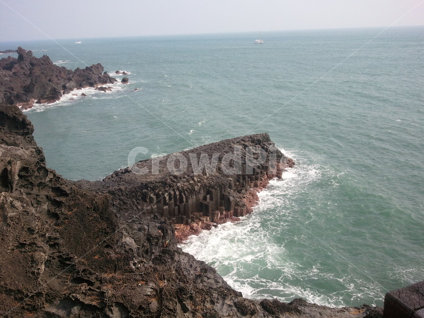 제주도,강정마을,폭우,강물,비,절벽,바다,자연,풍경,nature,landscape,promontory,곶,outdoors,옥외,land,땅,ocean,대양,sea,water,물,shoreline,해안선,cliff,낭떠러지