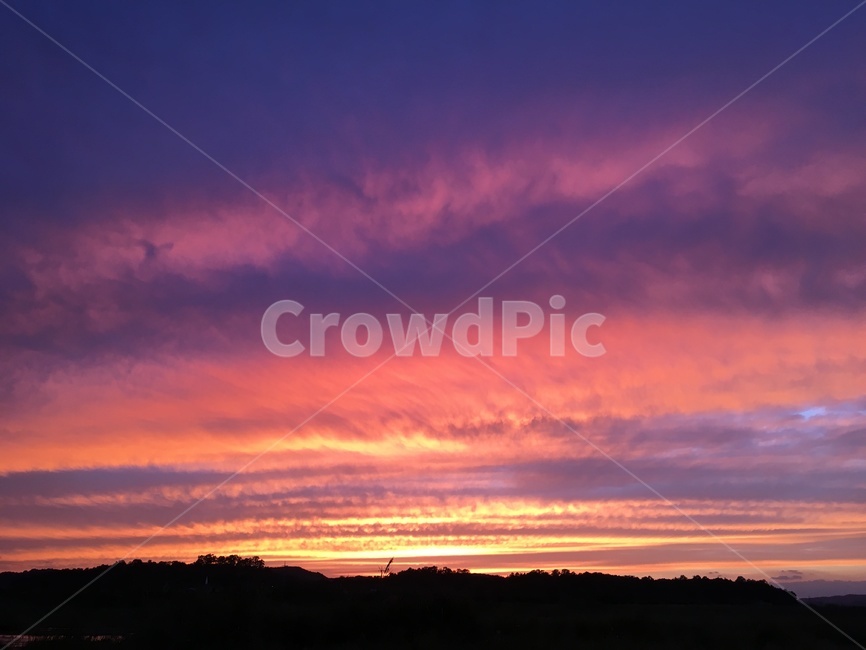 보라빛,하늘,구름,노을,산,자연,풍경,한국,자연,풍경,nature,landscape,outdoors,옥외,sky,sunset,일몰,dusk,황혼,dawn,새벽,red sky,붉은 하늘