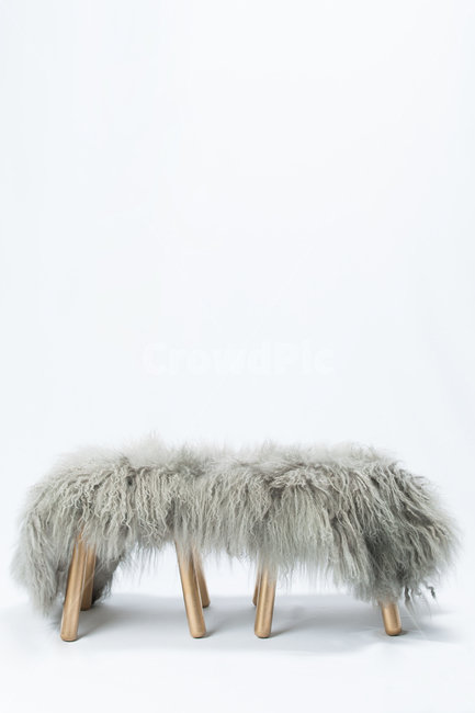 흰색배경,의자,금색의자,furniture,가구,배경,화이트,골드,인테리어,체어,공간