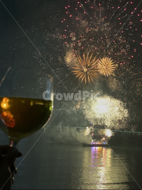 불꽃,불꽃축제,파티,와인,와인잔,바다야경,폭죽,축하,부산밤바다,야경,밤,풍경,nightscape,night,landscape,기념일,축하,anniversary,congratulation,celebrate,celebration,술,주류,alcohol
