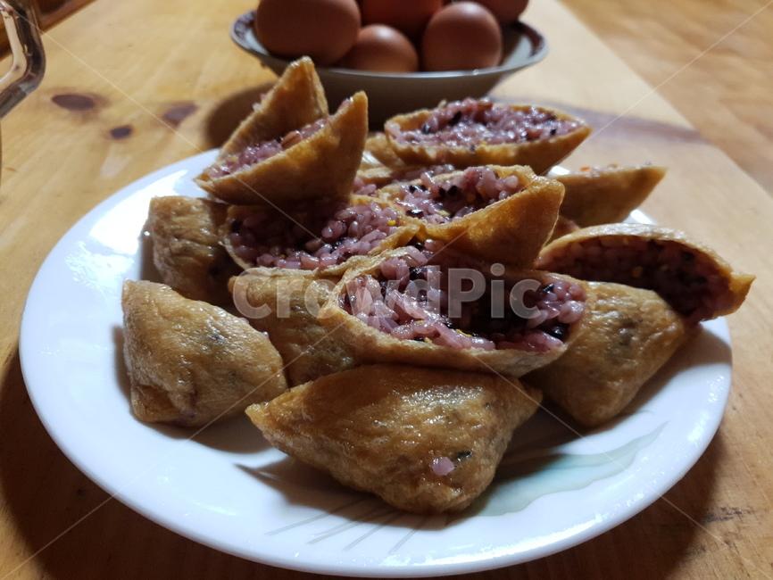 유부초밥,흰접시,흑미밥,유부,초밥,계란,달걀,음식,식재료,요리,food,cook,meal,dishes,food reserves