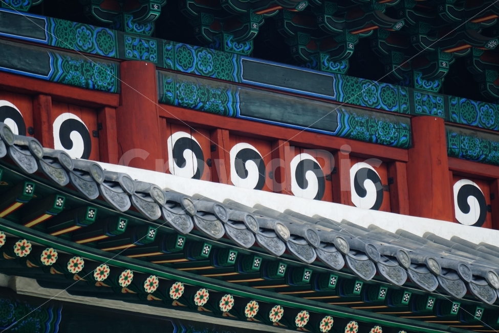 한국,대한민국,한국적인,한국전통,한국역사,한국문화,역사,전통,문화,한옥,건물,건축,토목,목공,서울,korea,seoul,남대문,숭례문,조선,조선시대,조선왕조,한양,한양도성,도성,castle,culture,문화재,국보1호,국보,처마,지붕,조각,동상,기와,스냅,스냅사진,스넵,스넵사진,snap,snapshot,태극무늬,연꽃무늬,무늬,문양,전통문양,전통무늬,유적,유적지,히스토리,history,한성,용마루,추녀마루,내림마루,잡상,와제,10신상,단청,건축물,건물외관,exterior,building,structure,architecture,construction,한국전통,한국문화,korean traditional,korean culture