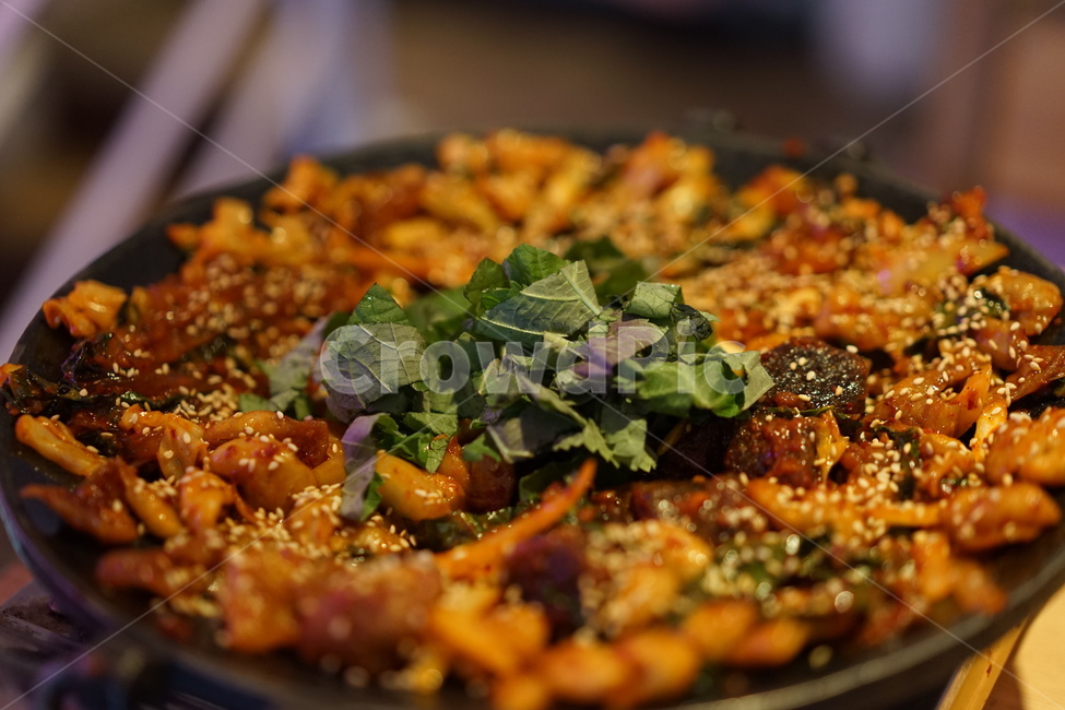 야식,순대곱창,불판,매운,양념,볶음요리,음식,곱창볶음,곱창,야채곱창,음식,식재료,요리,food,cook,meal,dishes,food reserves,한식,한국음식,한국요리,korean food,korean dishes,korean meal,korean cook