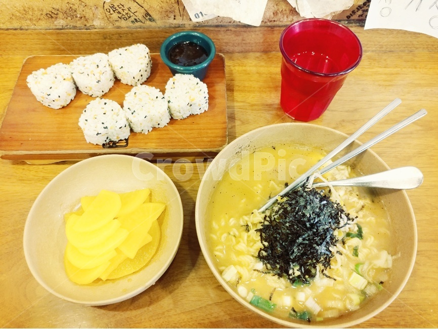 요리,식사,끼니,음식,한끼,두끼,세끼,아침,점심,저녁,포만감,식,따뜻,시원,그릇,상,식탁,받침,수저,숟가락,젖가락,용기,밥,반찬,국,냄새,음식,식재료,요리,food,cook,meal,dishes,food reserves