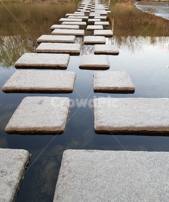 돌,다리,하천,강,돌계단,자연,풍경,nature,landscape,path,통로,walkway,보도,flagstone,판석