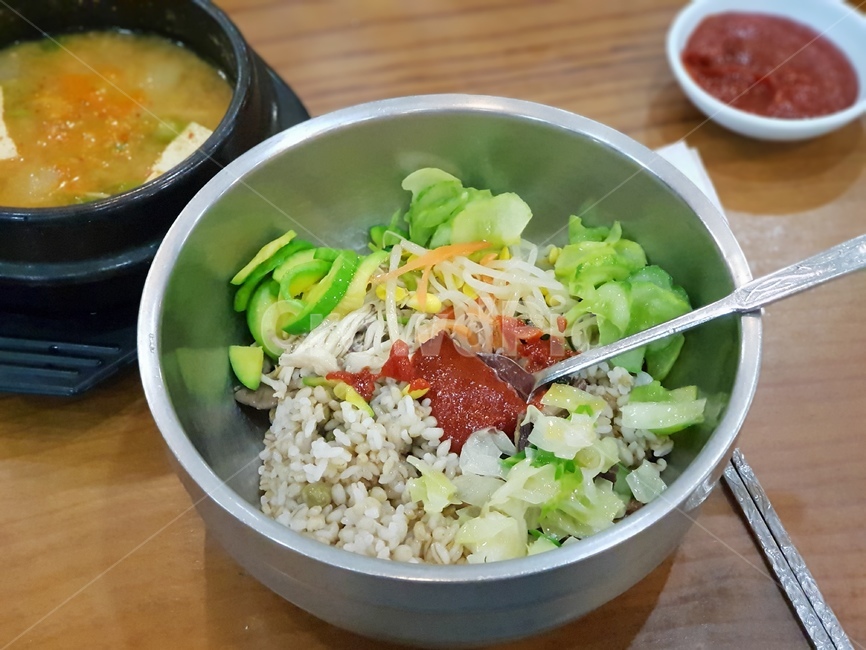 보리밥,비빔밥,한식,음식,된장찌개,나물,밥,채소,야채