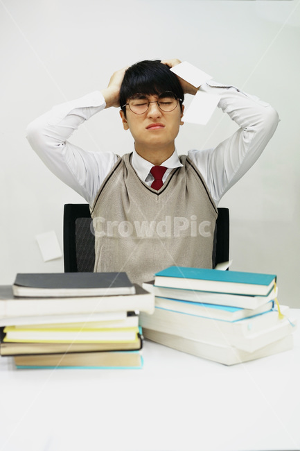 수능,교육,학생,교복,시험,강의,수업,고등학생,고3,남고생,남자고등학생,남고,수능시험,기말고사,중간고사,모의고사,exam,quiz,test,학업,공부,남자,남학생,사람,인물,인간,human,person,얼굴표정,facialexpression,face,남성,man,male,학교,education,learning,study,schoo