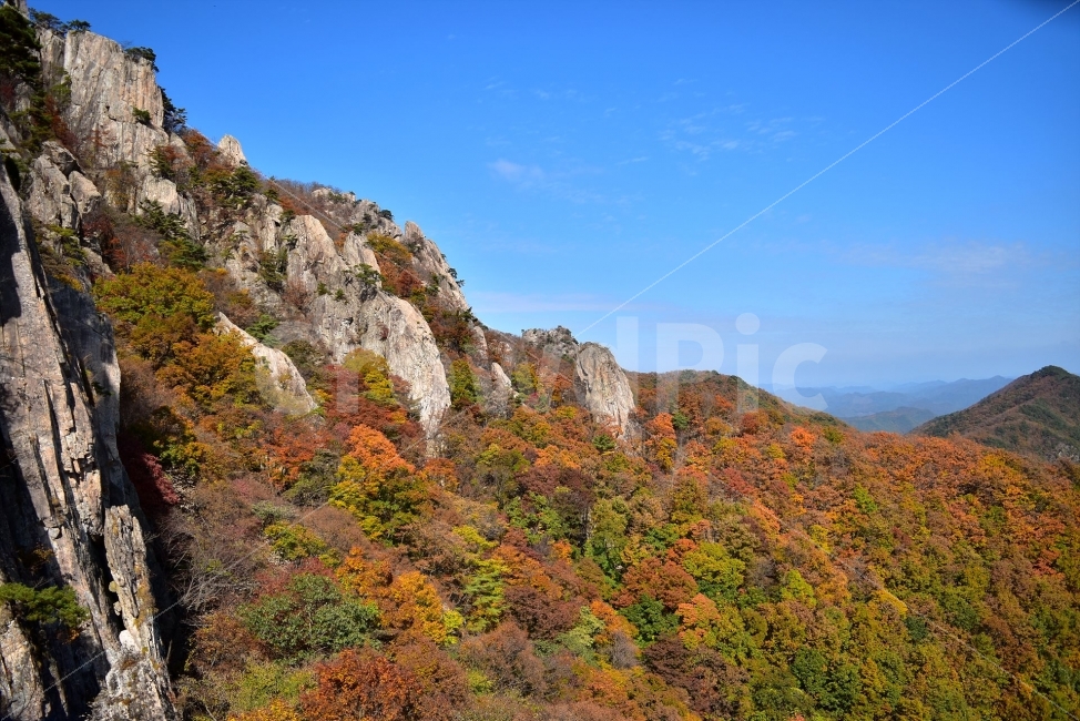 대둔산,가을,풍경,단풍,탐방,도립공원,빨간단풍,파란하늘,가을색,오색,울긋불긋,알록달록,그림같은,칼라풀,뷰티플,아름다운,힐링,감성,자연,정취,산세,명산,100대명산,nature,산,등산,트레킹,풍경사진,비경,경치,가을사진,가을색채,가을의정취,맑음,청명,가을날씨,경관,기암,암봉우리,mountain,금산,완주,논산,낙조대,낙조산장,마천대,케이블카,구름다리,삼선계단,가을,계절,fall,autumn,season,자연,풍경,nature,landscape,한국자연풍경,한국자연경관,korea nature landscape,outdoors,옥외,cliff,낭떠러지