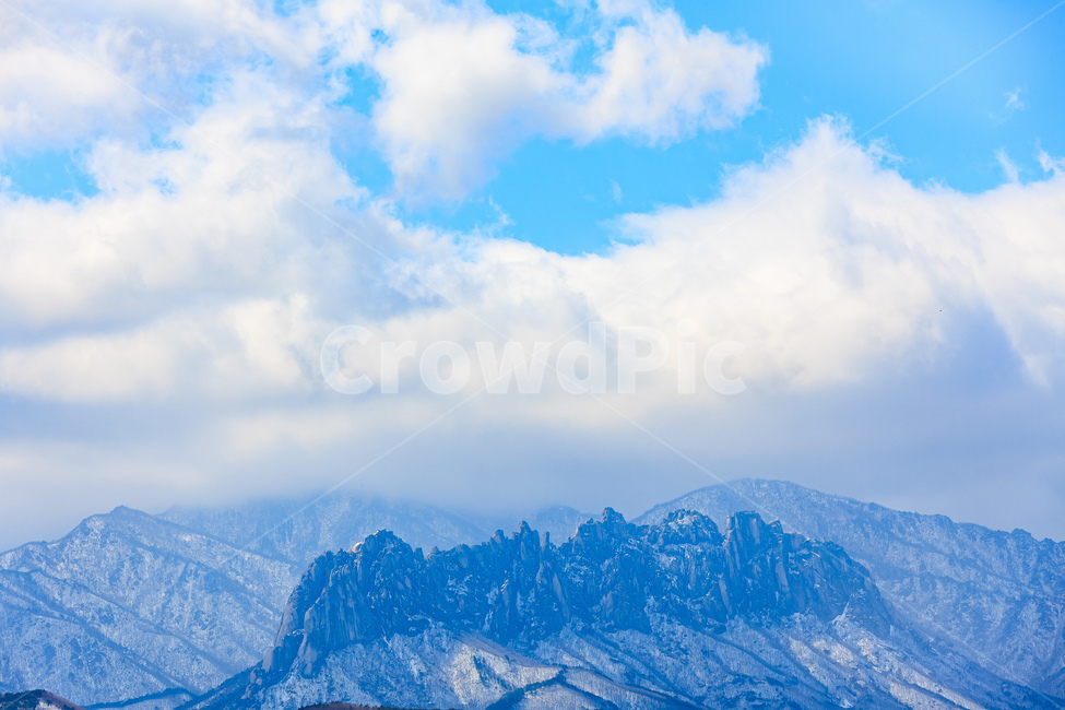 울산바위,속초,하늘,구름,산,겨울,계절,winter,season,자연,풍경,nature,landscape,한국자연풍경,한국자연경관,korea nature landscape,mountain,outdoors,옥외,mountain range,산맥