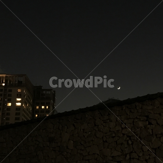 달,야경,돌담,감성,초승달,분위기,moon,nightview,야경,밤,풍경,nightscape,night,landscape,도시,city,nature,자연,outdoors,옥외