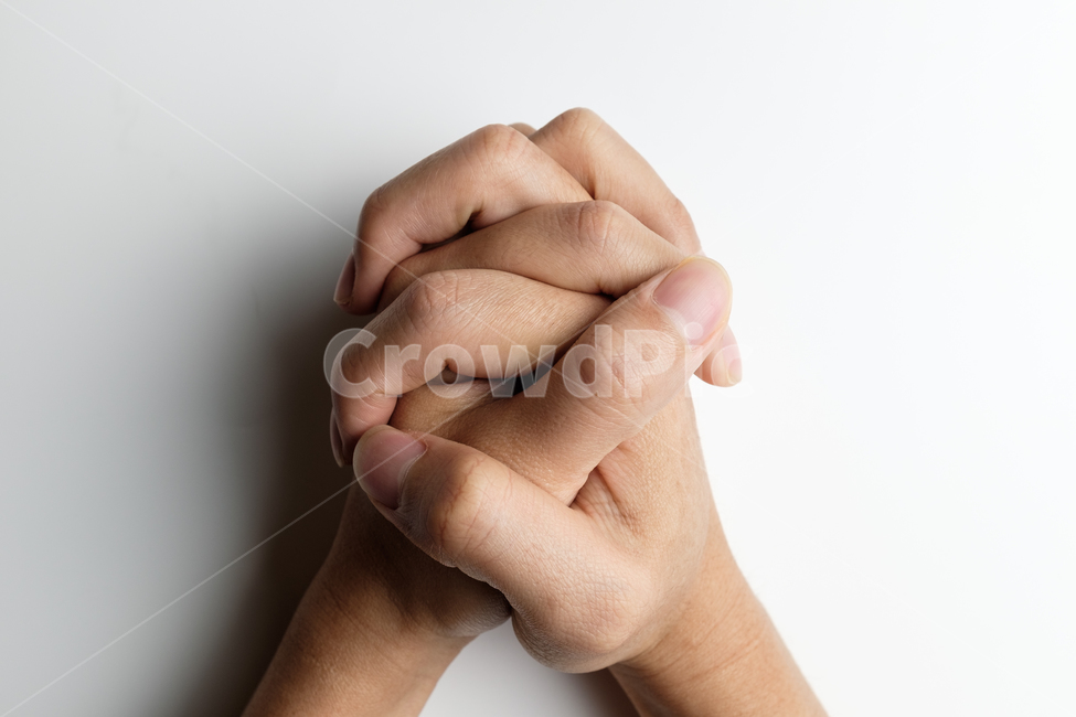 손,손등,손톱,힘줄,깍지,신체부위,겹친,모은,사람손,제스쳐,성인,남자,클로즈업,상징,수신호,기도,합장,손가락,엄지손가락,검지손가락,중지손가락,약지손가락,새끼손가락,신체부분,신체일부,몸,body