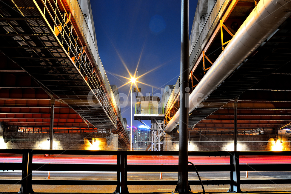 장노출,풍경,야경,조명,빛,궤적,자동차,가로등,야경,밤,풍경,nightscape,night,landscape,건축물,건물외관,exterior,building,structure,architecture,construction,handrail,난간,banister,railing