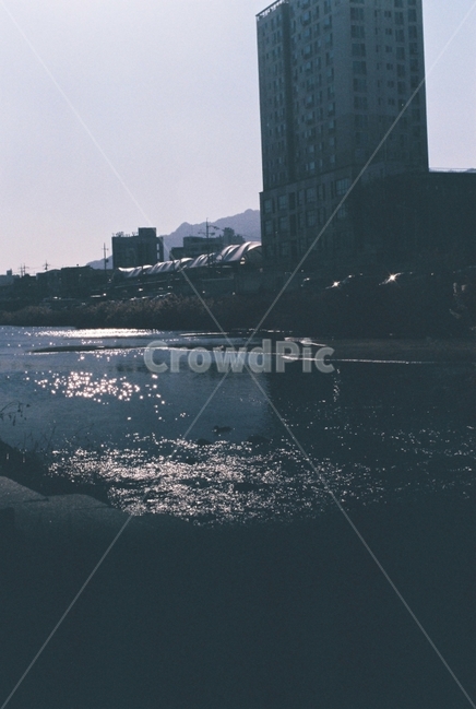 필름,감성,분위기,고요,길거리,호수,공원,산책,필름사진,풍경,빛,어둠,여행,우울,피곤,슬픔,조용,혼자,감성,sensible,feeling