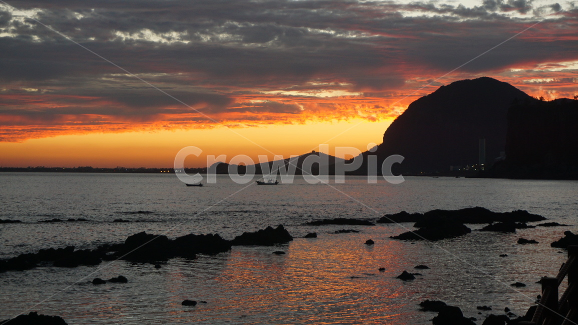 nature,자연,outdoors,옥외,dusk,황혼,sky,하늘,sunset,일몰,dawn,redsky,붉은하늘,박수기정,제주도,제주일몰,제주노을,산방산,노을,jejudo,jeju