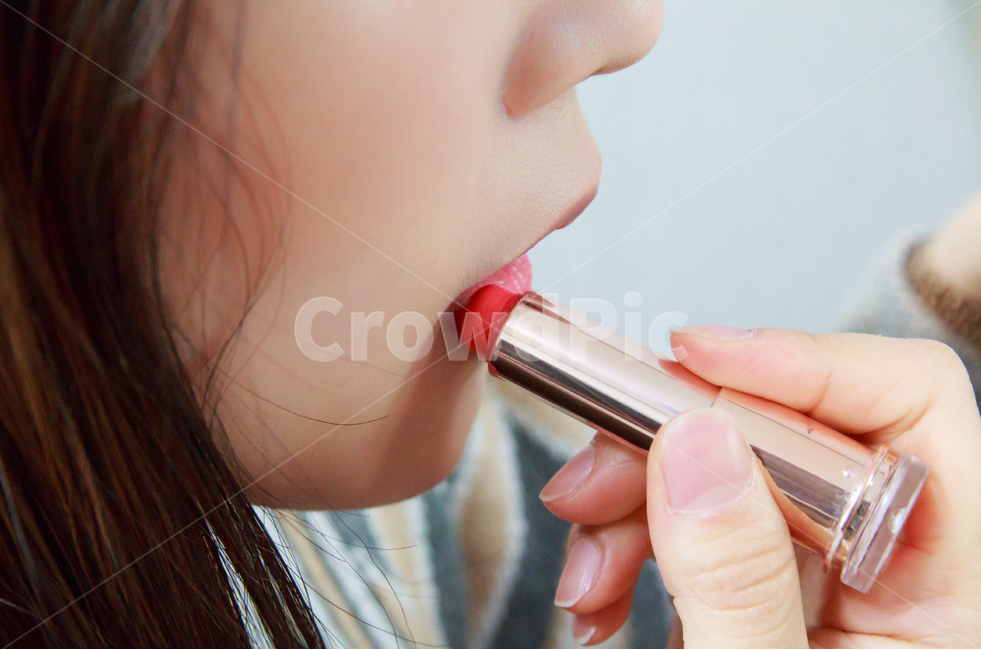 립스틱,빨간립스틱,빨간색,입술,화장,색조화장,강렬한,여성,여자,메이크업,숙녀,손가락얼굴,사람,인물,인간,human,person,여성,여자,woman,female,lady,뷰티,미용,beauty treatment