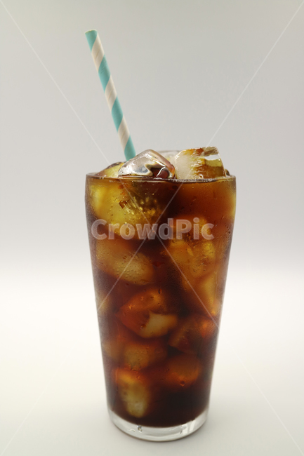 음료,음료수,아이스커피,아이스아메리카노,커피,음식,식품,갈증,시원한,얼음,유리잔,유리컵,카페인,아메리카노,블랙커피,오브젝트,누끼,빨대,스트로우,커피,카페,coffee,cafe,누끼,remove background