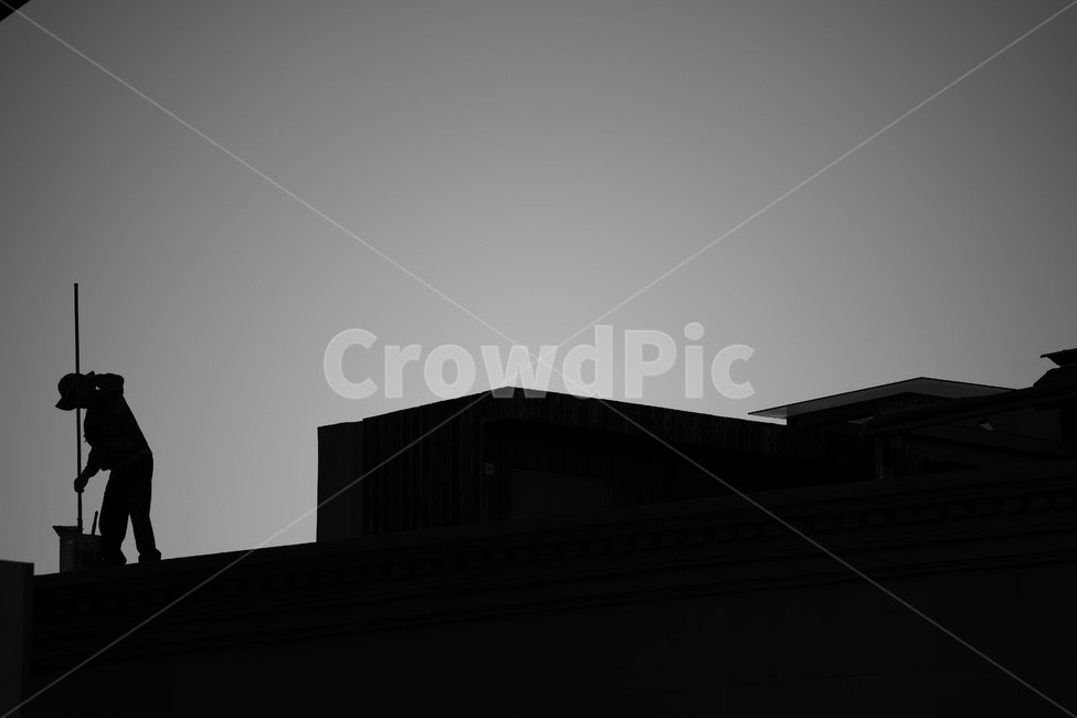 silhouette,실루엣,옥상,작업,인부,흑백사진,페인트질,페인트,rooftop,working,blackandwhite,실루엣,그림자,silhouette,shadow,건축물,건물외관,exterior,building,structure,architecture,construction