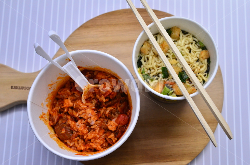 라면,컵밥,야식,혼밥,인스턴트식품
