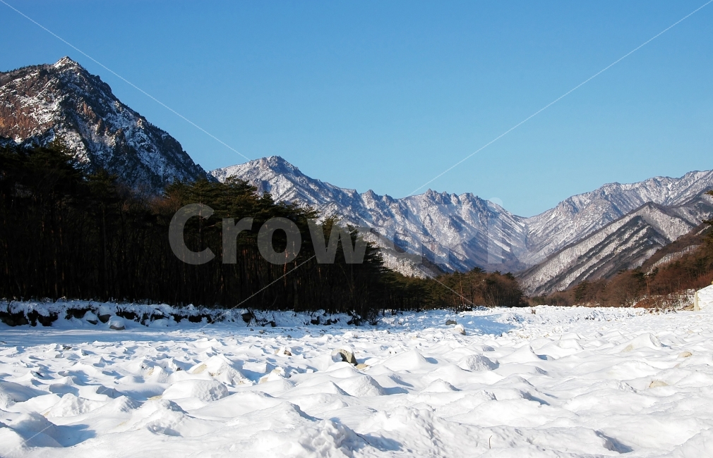설악산,겨울,눈,설경,산,국립공원,산골,풍경,겨울풍경,겨울이미지,설원,겨울산,자연,풍경,nature,landscape,겨울,계절,winter,season,mountain,outdoors,옥외,glacier,빙하,snow,mountain range,산맥