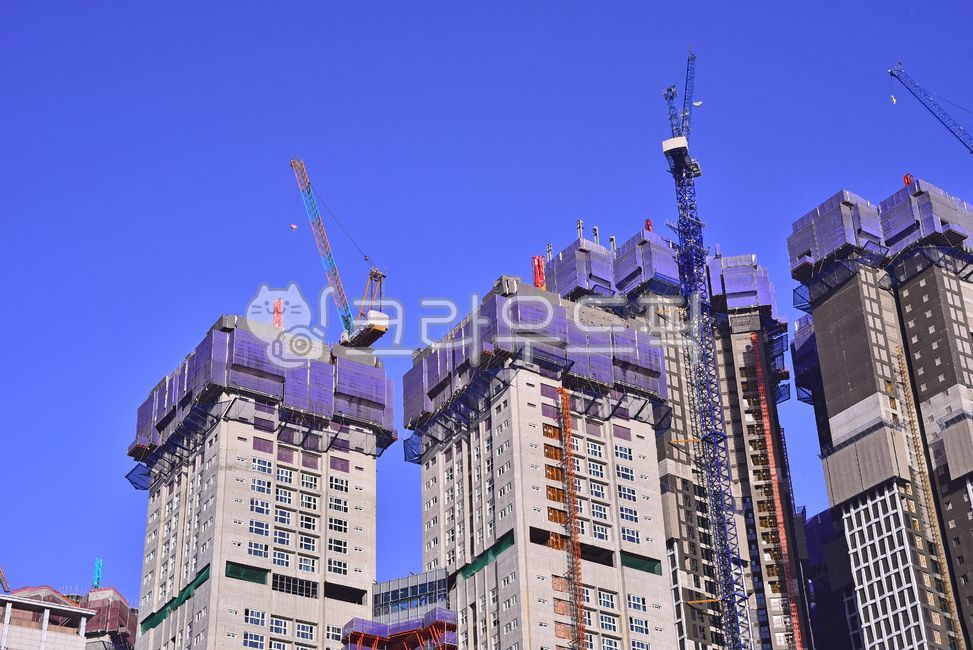 건축현장,건설현장,산업,타워크레인,중장비,초고층빌딩공사,아파트건설현장,빌딩건축현장,재개발,기계,가림막,constructioncrane,작업,노동,개발,건설업,건축업,현장,작업장,건물,industrial,배경,바탕,도심재개발,백그라운드,야외,옥외,빌딩,건축물,재개발현장,도시,시티,건설크레인,city,human,건설,constructioncrane,construction