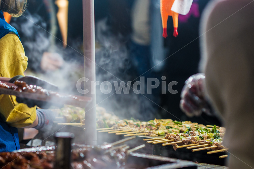 chickenskewers,barbecue,stalls,닭꼬치,바베큐,닭고기,person,사람,human,인간