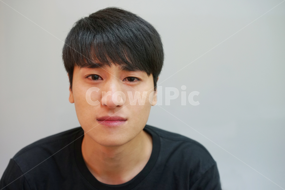 남성,남자,표정,눈물,글썽,슬픔,얼굴,얼굴표정,감정,감정표현,울음,사람,인물,인간,human,person,얼굴표정,facial expression,face,남성,남자,man,male,감정표현,기분,feeling,emotion