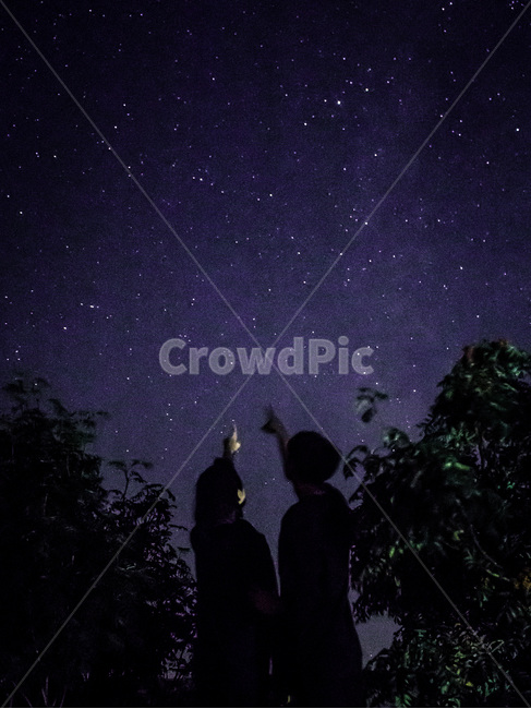 starrysky,night,nature,자연,human,인간,person,사람,outdoors,옥외,astronomy,천문학,별이빛나는하늘,outerspace,대기권밖,universe,우주,space,공간,야경,밤,풍경,nightscape,night,landscape,사람,인물,인간,human,person,인물실루엣,사람실루엣,character silhouette,human silhouette,outer space,대기권 밖,starry sky,별이 빛나는 하늘