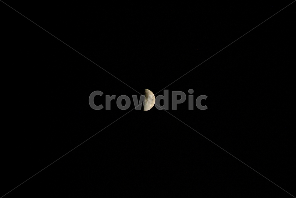 밤,밤하늘,하늘,달,반달,자연,야경,밤,풍경,nightscape,night,landscape,nature,outdoors,옥외,eclipse,식,universe,우주,astronomy,천문학,moon,outer space,대기권 밖