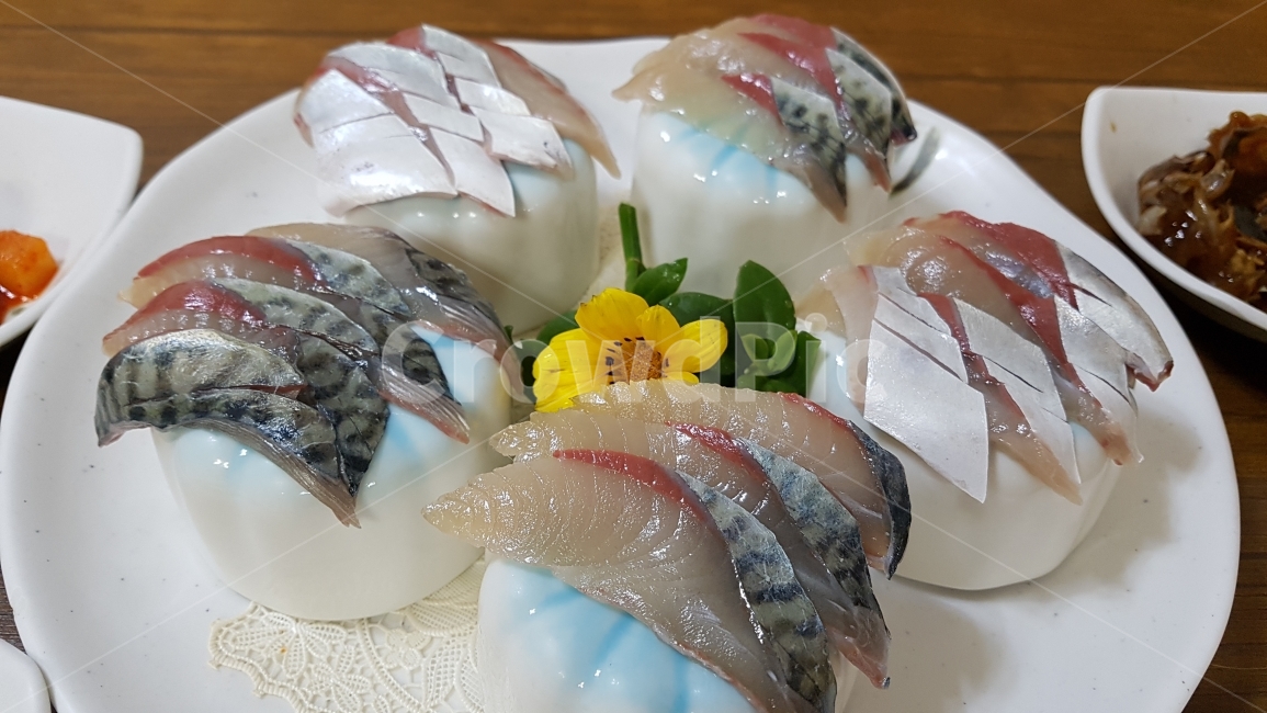 고등어,회,접시,플레이팅,음식,생선,음식,식재료,요리,food,cook,meal,dishes,food reserves,수산물,해산물,fishery products,seafood,일식,일본음식,일본요리,Japanese food,Japanese dishes,Japanese meal,Japanese cook