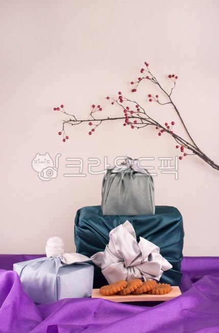 gift,concept,wrapper,holiday,Thanksgiving,branch,theocracy,season,medicine department,tradition,plan,bundle,new year,shopping,Lunar New Year,Gift wrap,Fruit,edit,tree,packaging,ancestral rites,korea,background,cloth