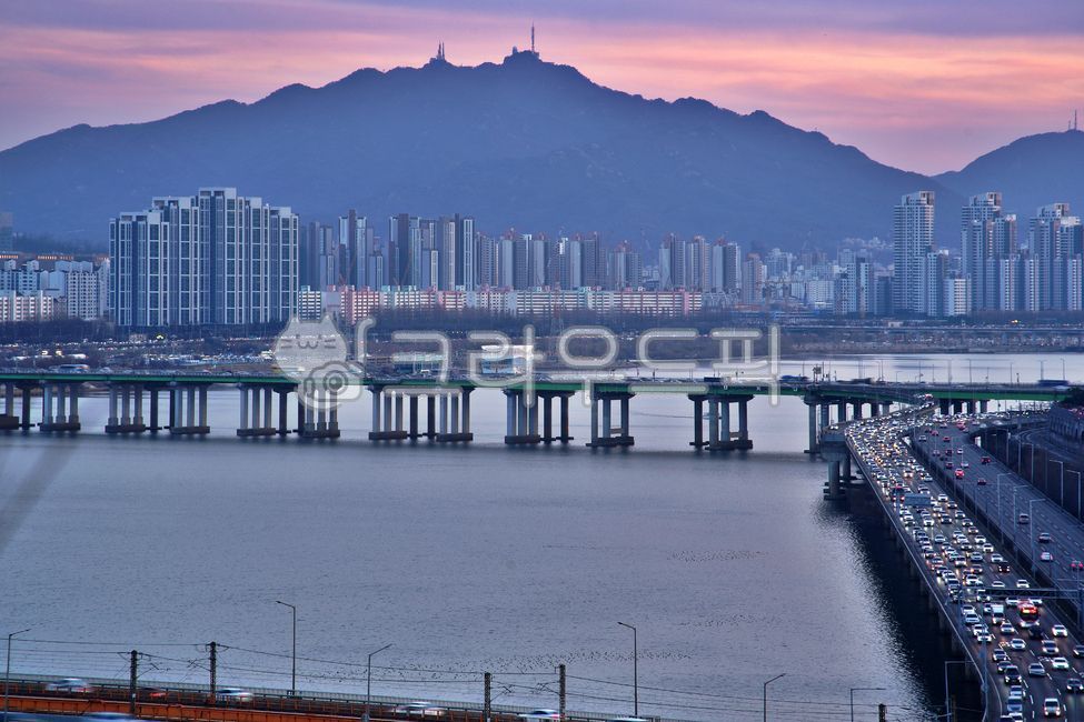 Han River Bridge,sunset,Han River scenery,Gangbyeonbukro,cityscape,Hannam Bridge,Han River