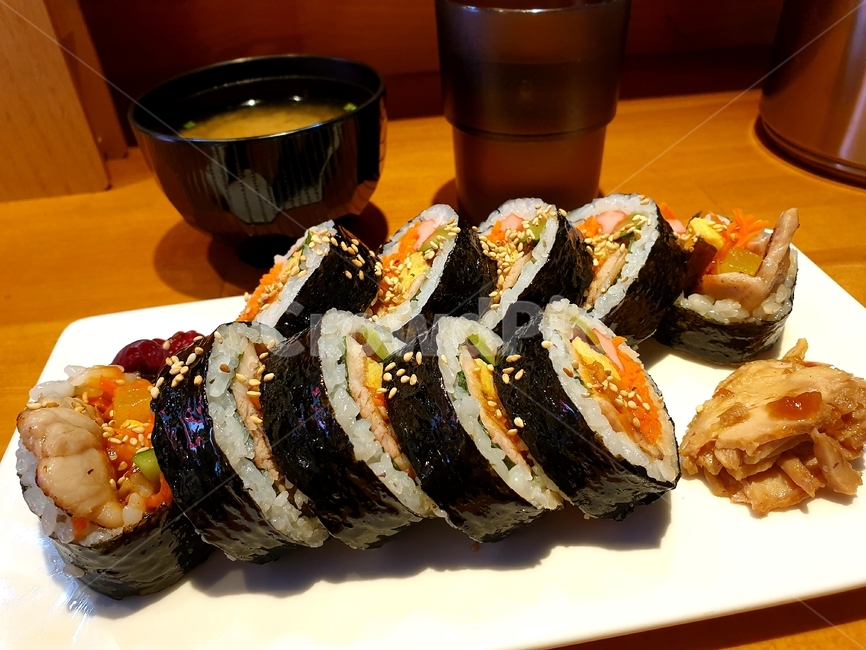 김밥,gimbab,한식,한국음식,food,meal,김,밥,rice,식사,점심,lunch,음식