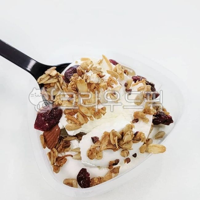 yogurt,dessert,granola,diet,food