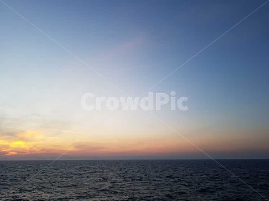 바다,망망대해,해상,노을,해질녁,태양,수평선,구름,하늘,sky,cloud,ocean,sea,sun,sunset