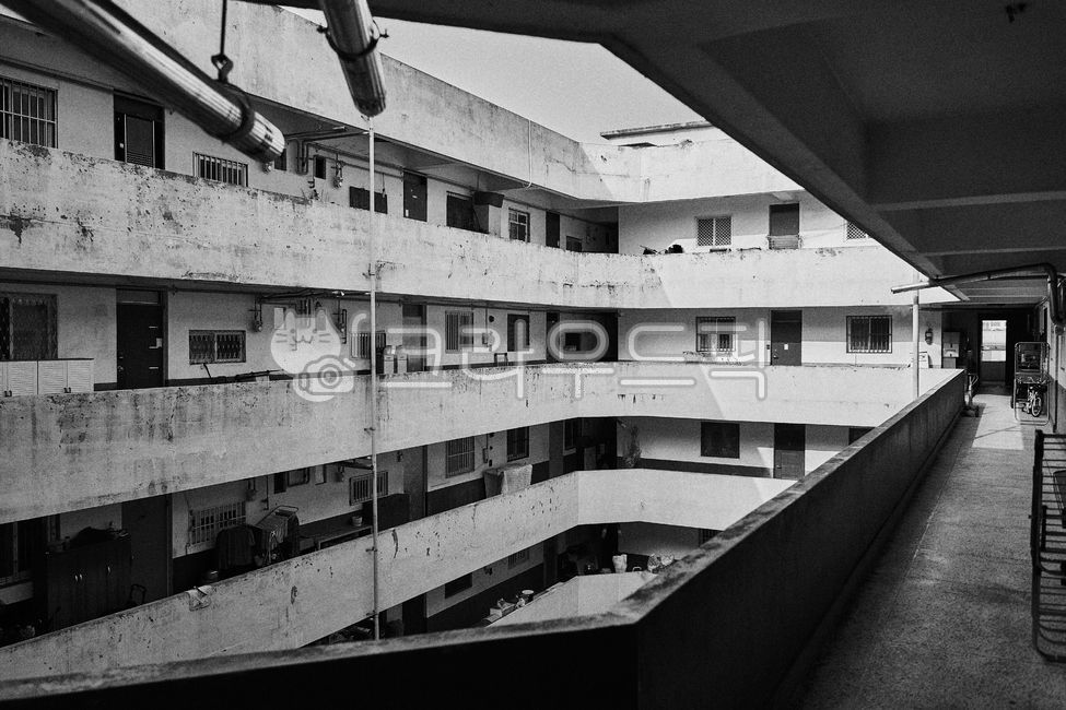 아파트,옛날아파트,건물,흑백,architecture,staircase,building,건축물