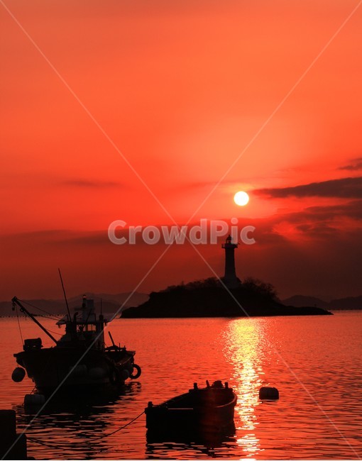 일몰,해질녘,등대,바다,배,풍경,자연,노을,자연,풍경,nature,landscape,vehicle,차량,transportation,교통,boat,보트,watercraft,선박,outdoors,옥외
