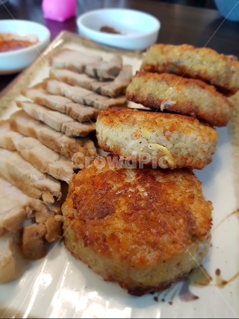 Meatballs,submenu,meat,golden brown,cold cuts,delicious,food,Cold noodles