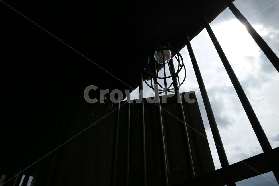 architecture,건축물,building,건물,실내,interior,건축,창살,감옥,창문,창,wood,조명