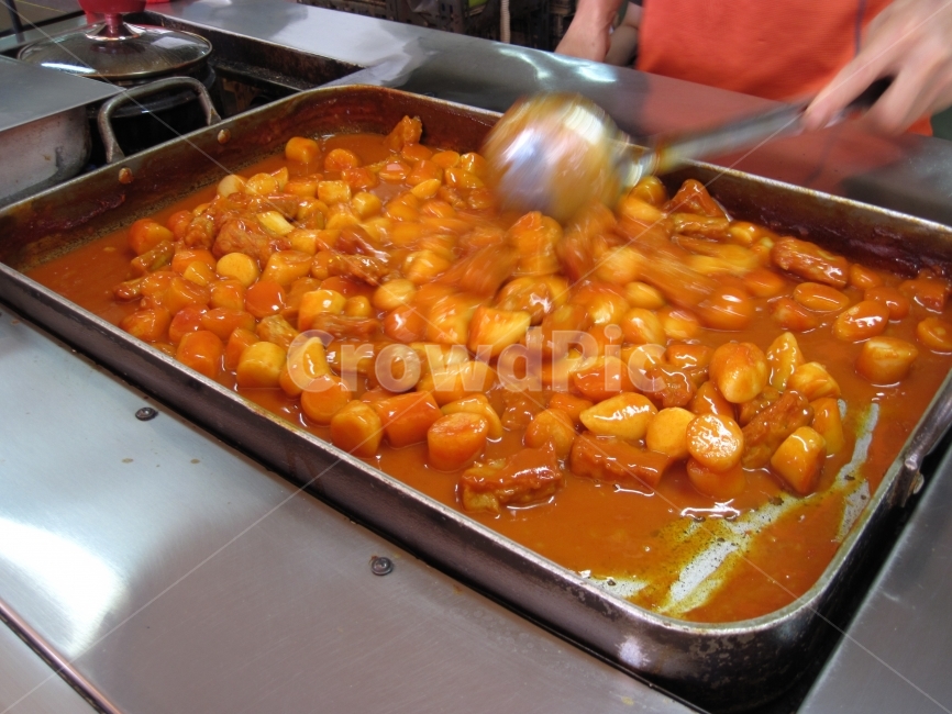 떡볶이,노점,휴게소,간식,분식,사람,인물,인간,human,person,신체일부,몸,body,음식,식재료,요리,food,cook,meal,dishes,food reserves,한식,한국음식,한국요리,korean food,korean dishes,korean meal,korean cook,디저트,간식,후식,dessert,snack